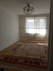 Bakıxanovda 5 mərtəbəli binanın 4-cü mərtəbəsində sahəsi 90 m² olan 3