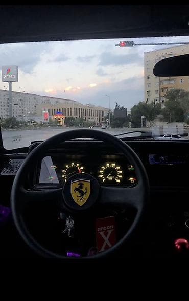 lada dinama: VAZ 2107, ağ rəngli sedan Xüsusiyyətlər və detallı təsvir: - Korpusu — 5