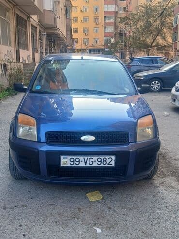 gəncə avtomobil zavodu: Ford Fiesta, mavi rəng, 5 qapılı həcmli hatchback. Nömrə: 99-VG-982 — 1