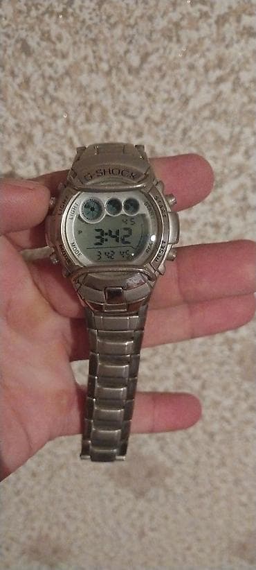 saatlar: Casio G‑Shock rəqəmsal qol saatı - Korpus və qayış: metal — 7