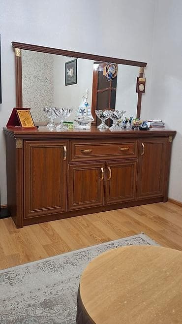 Taxta komod və böyük güzgü dəsti - Klassik üslubda, taxta teksturalı lalafo.az -da Taxta komod və böyük güzgü dəsti - Klassik üslubda, taxta teksturalı