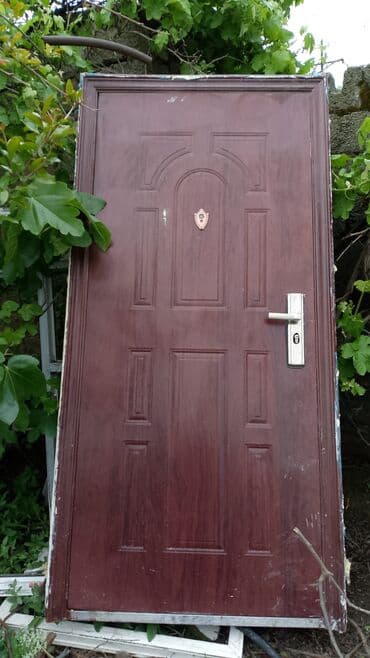 Döşəmə: İşlənmiş Giriş qapısı Ünvandan götürmə — 1