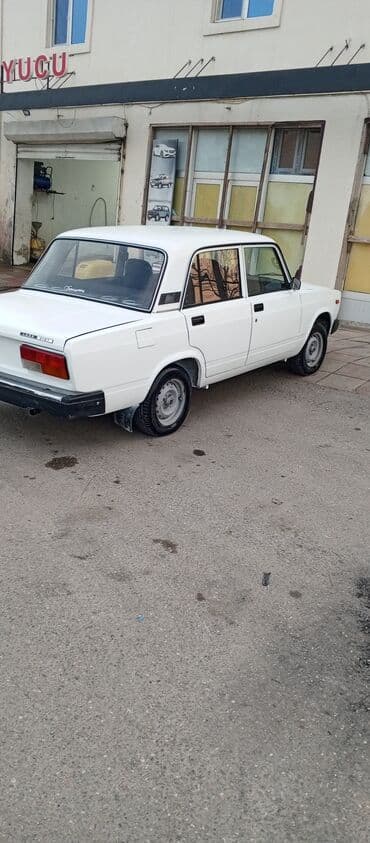 chevrolet niva 2019: LADA 2107, ağ rəngli sedan Xüsusiyyətlər: - Kuzov: 4 qapılı sedan, ağ — 7