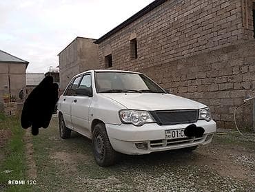 lexus rx 350: Ağ rəngli sedan, şəhərdaxili sürüş üçün praktik və qənaətcil — 8