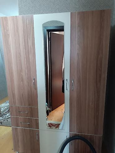 usaq yataq: 3 qapılı, Güzgülü, Digər rəng, Digər material, Açılan, Düz dolab — 1