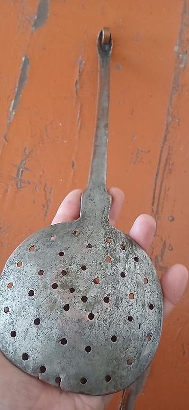 вешалка в прихожую настенная: Məhsul: Köhnə, qedimi antik dövrə metal dəsti. Qiymet ucune aiddir — 6