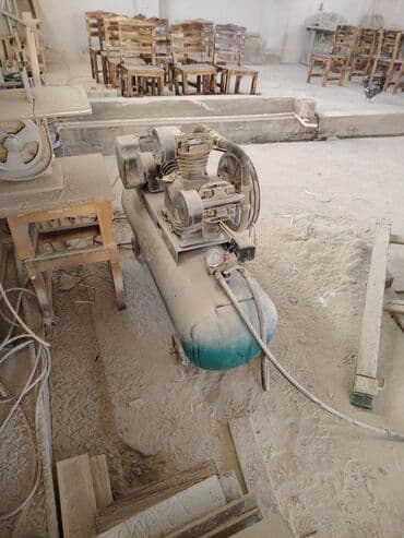 yeni il paltarlari: Sənaye tipli hava kompressoru - Elektrik mühərriki ilə işləyən, qayış — 3