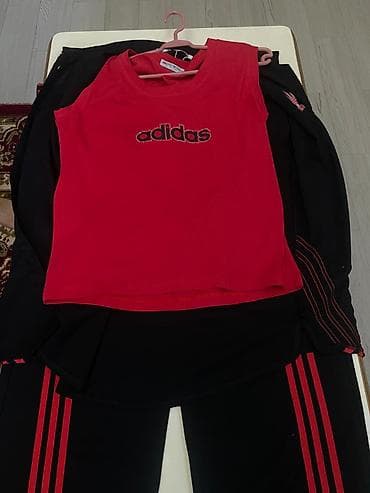 адидас: Adidas idman dəsti – 3 hissəli - Rəng: qara-qırmızı - Komplekt: qolsuz — 2