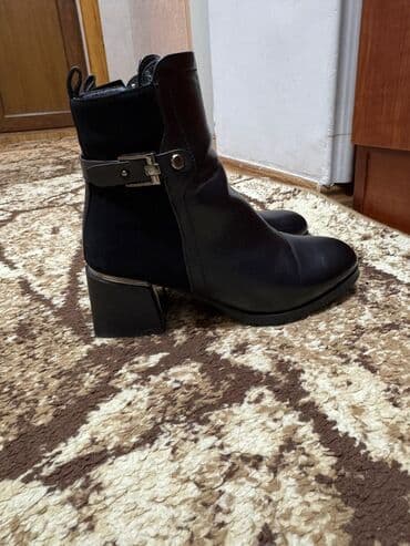 ağ qadın krossovkaları: Aliciya endirim olacag - Rəng: qara - Material: üst hissə dəri — 1