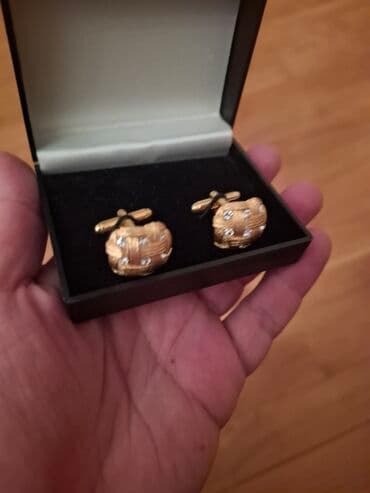 yuxuda yaxa sancağı görmək: Zərif qızılı rəngli qoltuq düymələri, toxunmuş görünüşlü dizaynı və — 1