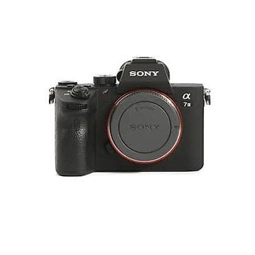 Sony Alpha a7 III (ILCE-7M3) tam kadr güzgüsüz fotoaparat gövdəsi