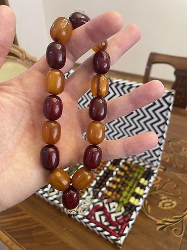 qızıl göz muncuğu: Sıxma kəhrəba.İri daşlı,çox gözəl səsi və çəkimi var — 2