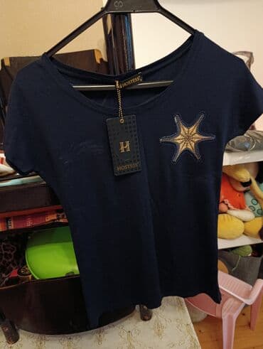 Svitşotlar: Qadın t‑şörtü – Hostess brendi - Rəng: tünd göy (navy) - Dizayn — 2