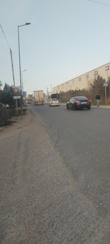 Satılır: Torpaq3 sahəsi Ünvan və mühit: - Şəhər daxili asfalt yola