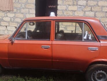 ваза стеклянная прозрачная высокая без узора: VAZ 2101 qırmızı rəngli — 3