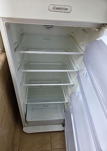 soyduc: İşlənmiş 2 qapılı Hotpoint Ariston Soyuducu Satılır, rəng - Ağ — 2