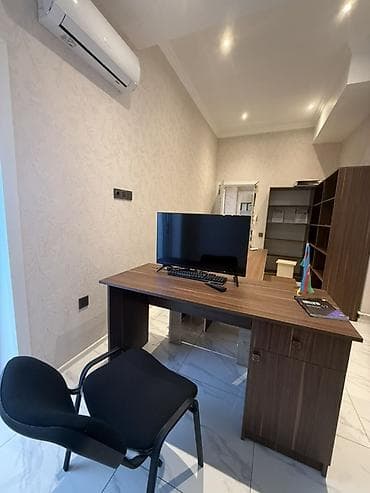 Qiymetde endirim olacaq Ofis mebelləri dəsti Tərkib: - İş masası: sağ — 2
