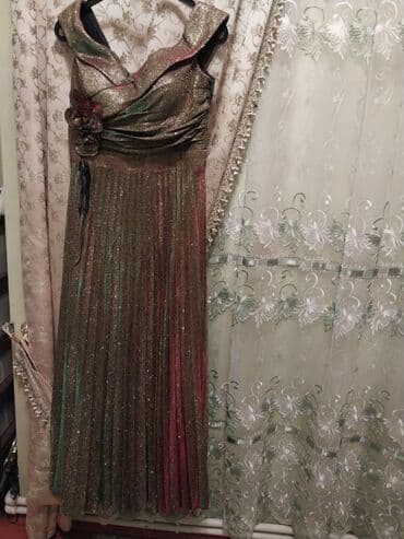 Sviterlər: 1dəfə geyinilib.razmer42.parcasi xamelyondur 300m.almisam 100.satiram — 2