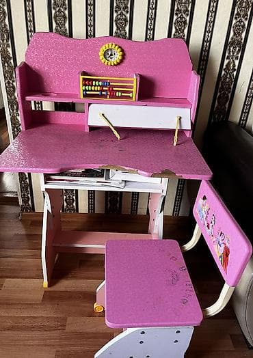 stular: 2 ci əl mebel. Stul 6 ədəd, 4-ü batib oturan yeri — 3