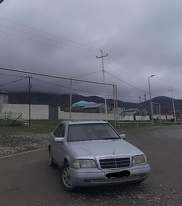 Mercedes-Benz E-Class: 1.8 l | 1994 il Sedan