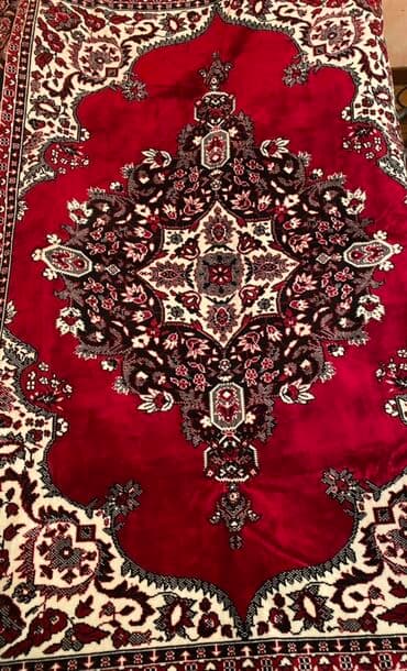 Yorğan üzləri: Keçmisin (90ci illerin) xalça naxışlı mexmer pledidir. Tezedir. 190 x — 4