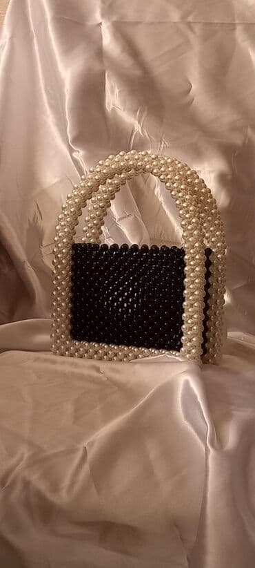 Əl işi çanta. Hazırda əldədi. Telefon yerləşir. İnstagram səhifəsi r