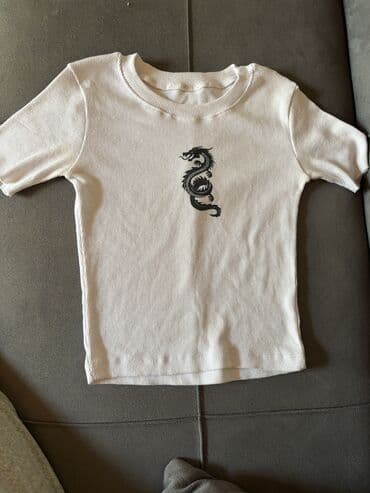 köynək: Xs- s beden koynek 15 AZN e alinib 5 Azn e satilir Yaxsi veziyyetdedir — 2