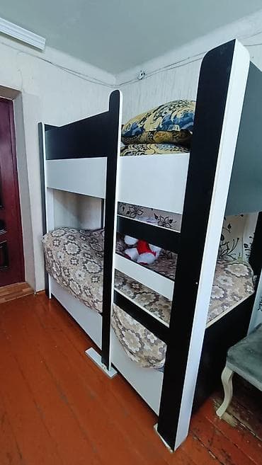 tek kravat gence: 120 Azn 2 mertebe carpayi satilir.Unvan bineqedi.Narmin — 1