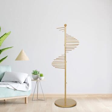 qızıl spiral: Spiral formalı qızılı rəngli metal paltar askısı. Bu dayanıqlı askı — 4