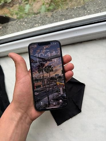 iphone 17 pro dubay: IPhone 13, Qara, Face ID — 3