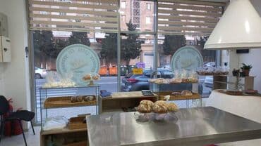 nefis döner masazir: Yasamalda yerləşən yol kənarı çörək və şiriniyyət evi ayi 2000 azn — 1