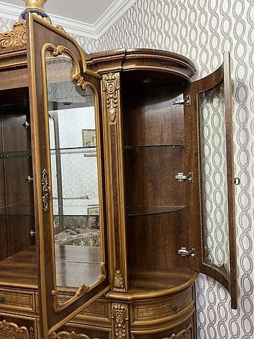 Manekenlər: Şüşəli dolab vitrini, İşlənmiş, Ünvandan götürmə — 3