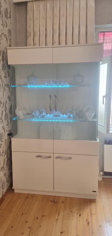 sud sağma aparatı: Şüşəli dolab vitrini, İşlənmiş, Ünvandan götürmə — 1