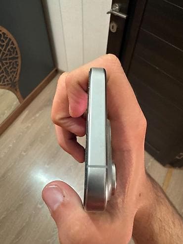 ayfon s: IPhone 16 Pro, 256 GB, Natural Titanium — 2