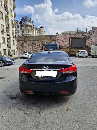 hyundai elantra 2012: Hyundai Elantra sedan – qara rəng, 4 qapı, ön çəkişli. Xarici: - — 6