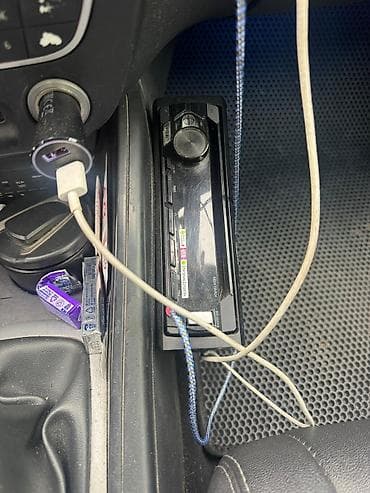 Maqnitol, Sony, AUX