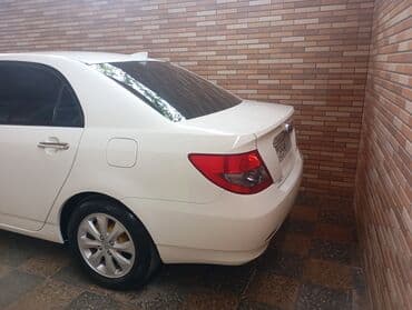 xanımlar ucun maşınlar: Toyota Corolla: 1.5 l | 2013 il Sedan — 4