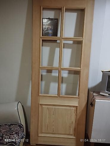 taxta qapi sekilleri: Şüşəli taxta qapı - Material: təbii ağac (şah damarları görünən) — 1