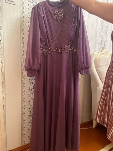 женские бюстгальтеры с плотной чашкой: Bənövşəyi rəngdə uzun ziyafət/abiyə don. - Yüksək ətək xətti ilə — 2