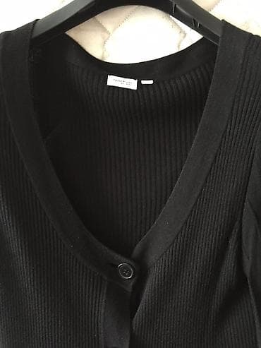 Uzun jaket 10 manata 42-44 razmer ideal veziyeetdedi