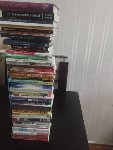 1-2 manatdan başlayan qiymətlərlə bədii kitablar satılır. 📚 📬