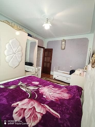 şüşəli masa: Mebel dəsti – klassik üslub Qonaq otağı: - Açıq krem rəngli vitrin — 3