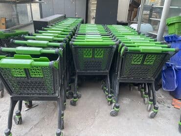 dəmir səbət: Alış-veriş səbəti yaşıl tutacaqlara və qara səbət hissəsinə malikdir — 1