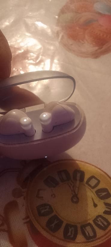 Simsiz qulaqlıq (TWS) – ağ rəng, şarj qutusu ilə - Kompakt TWS