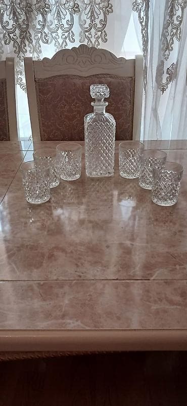 icki: Kristal viski dəsti - Tərkib: 1 ədəd qapaqlı karaf və 6 ədəd şüşə — 1