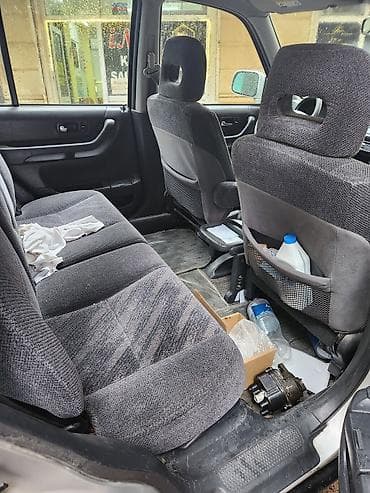 kia ceed ekran: Honda CR‑V, 1-ci nəsil, gümüşü rəngdə SUV. Texniki və dizayn — 5