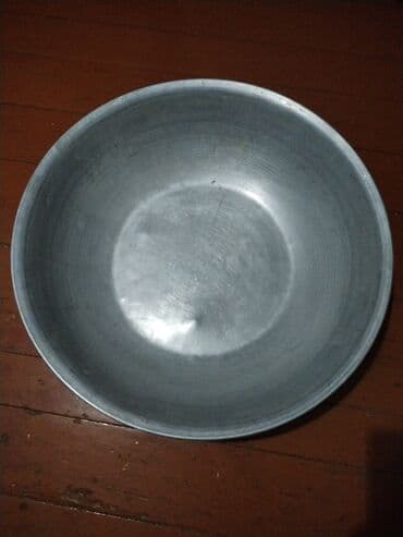yemək qabı: Alüminium leğən. 60 ilin ləyənidir. Cox az işlənilib. - Material — 1
