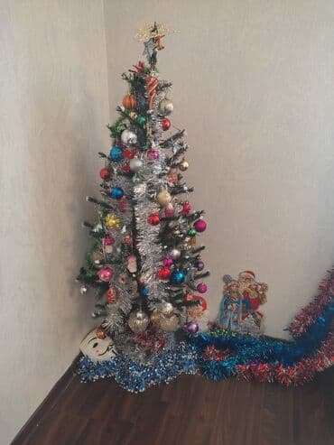 şüşə arakəsmələr: Yeni il şam ağacı – tam bəzədilmiş dəst - Hündürlük: orta ölçü — 2