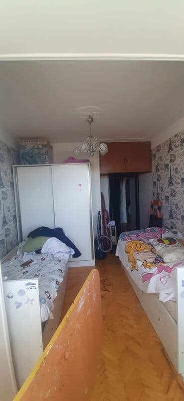 abseron gencler seherciyi evler: Bakı, Bakıxanov qəs., 3 otaqlı, Köhnə tikili, m. Neftçilər, 80 kv. m — 3