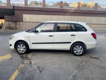 avtobuslar va mıkroavtobuslar: Skoda Fabia, ağ rəng, 5 qapılı hetçbek. Texniki və daxili — 8